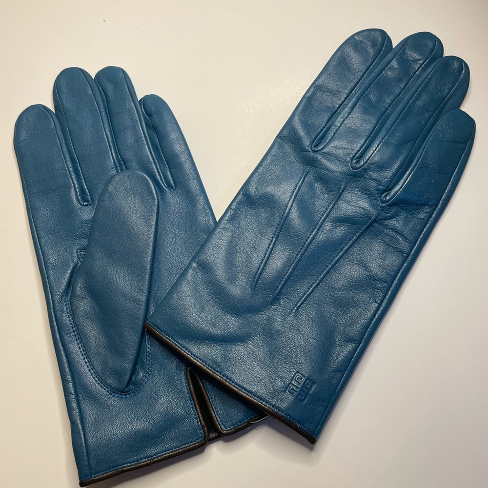 ♥️SALE Givenchy gloves authentic